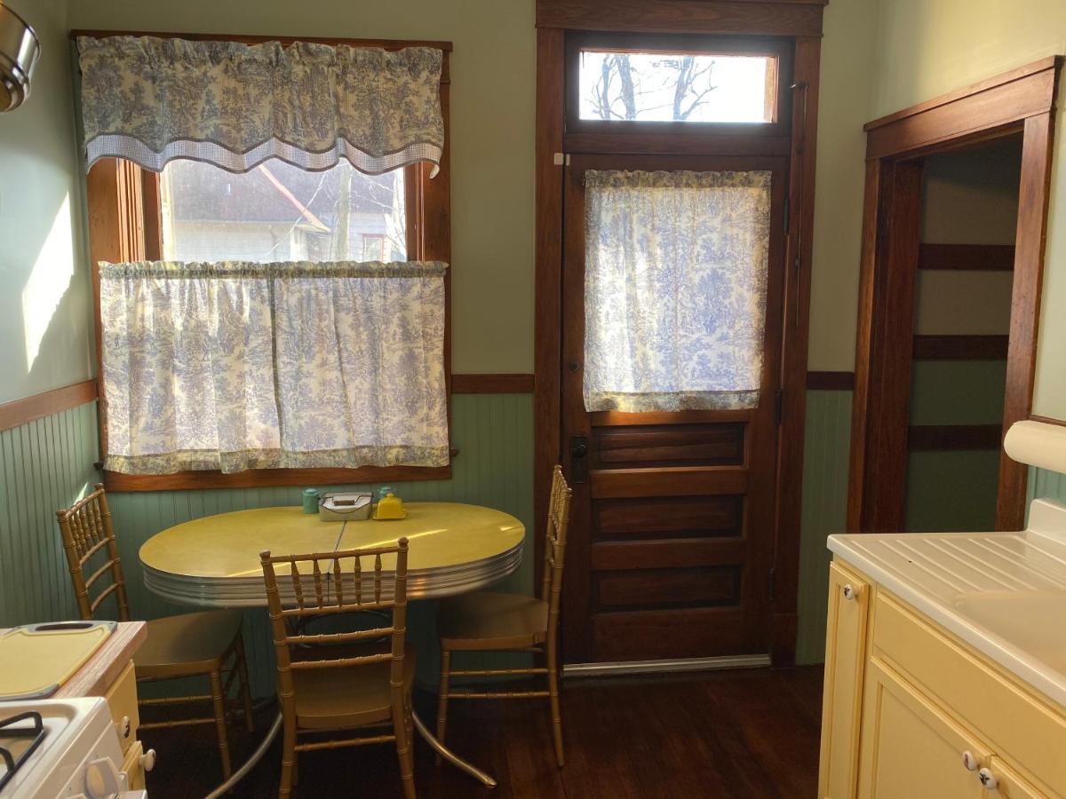 The Edmond An 1887 Arts & Crafts Gem Apartment Saint Joseph Exterior photo
